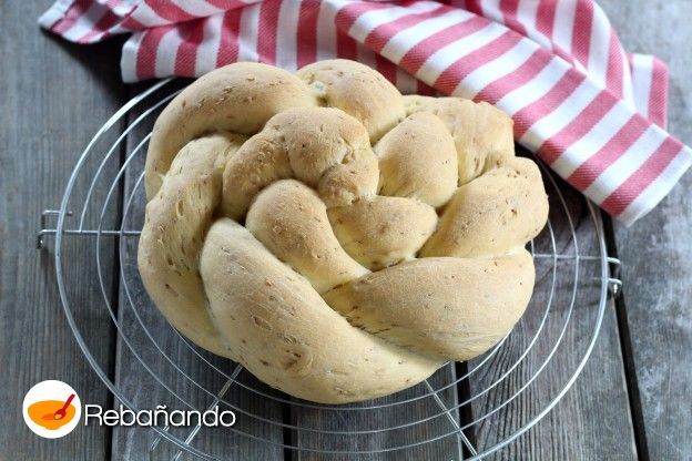 Pan con sésamo en forma de rosa