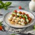 Brochetas de caprese