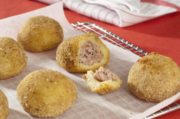 Croquetas de patata rellenas de carne