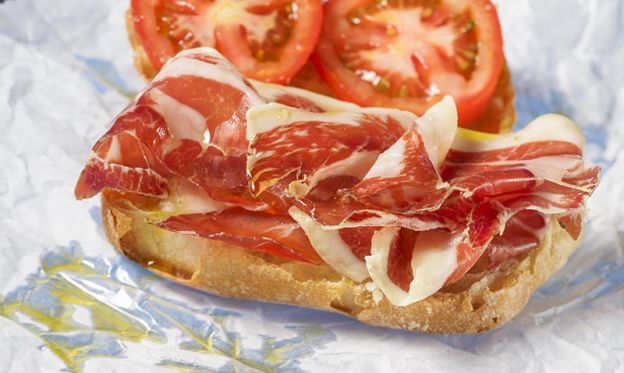 Tostadas de jamón con tomate