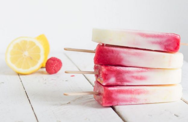 Paletas de frambuesa y yogur de limonada