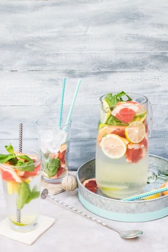 Agua de cítricos con una pizca de miel de Manuka