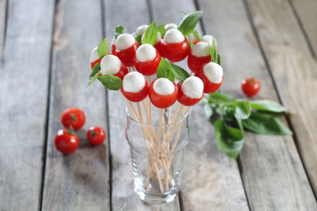 Palitos de tomate y mozzarella