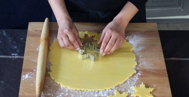 Acabé la masa, corto las galletas ¡de inmediato!