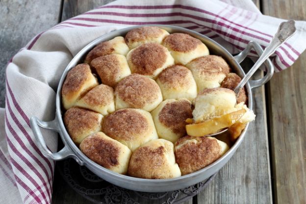 Brioche rellena de manzana y canela