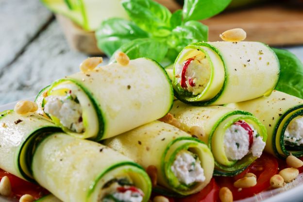 Canelones de calabacín en salsa de tomate