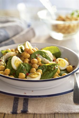 ensalada de canónigos y garbanzos