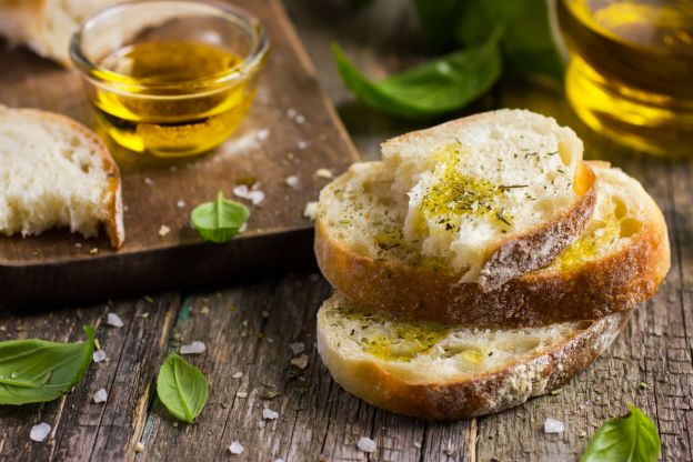 Haz aceite de oliva con sabor a parmesano