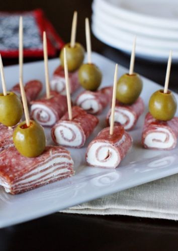 Rollitos de qeuso crema y salami