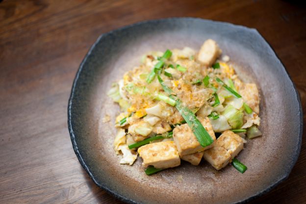 Tofu con cebollino y bonito