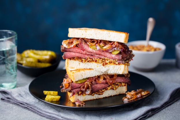 Sándwich de Pastrami