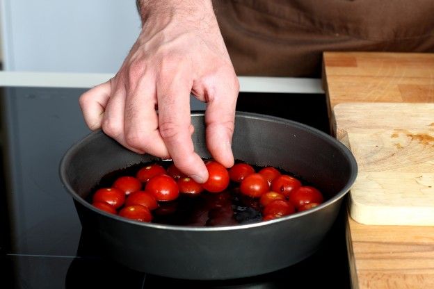 6. Ponemos los tomates cherry