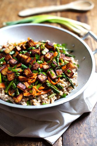 Salteado de verduras, tofu, jengibre y miel