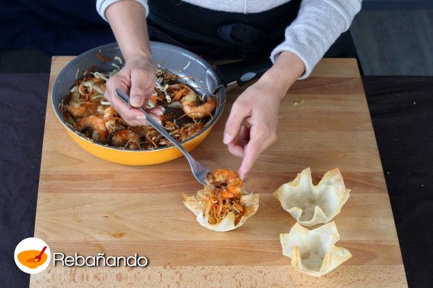 Rellena con las gambas