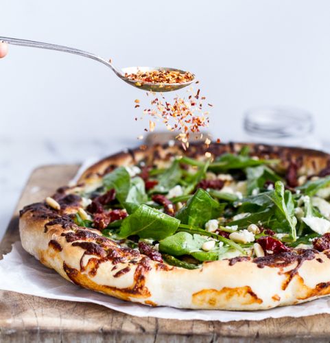 Pizza de champiñones y espárragos