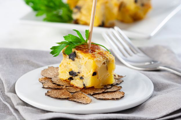 Tortilla de huevos de avestruz y trufa