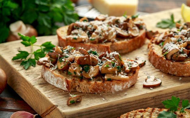 Tostadas de boletus de castaño