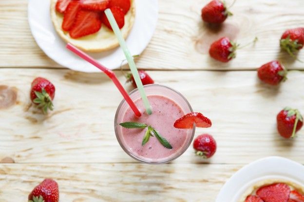 Congela la fruta para los batidos o smoothies