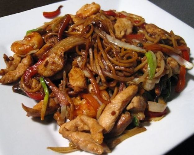 Chow Mein de pollo en salsa