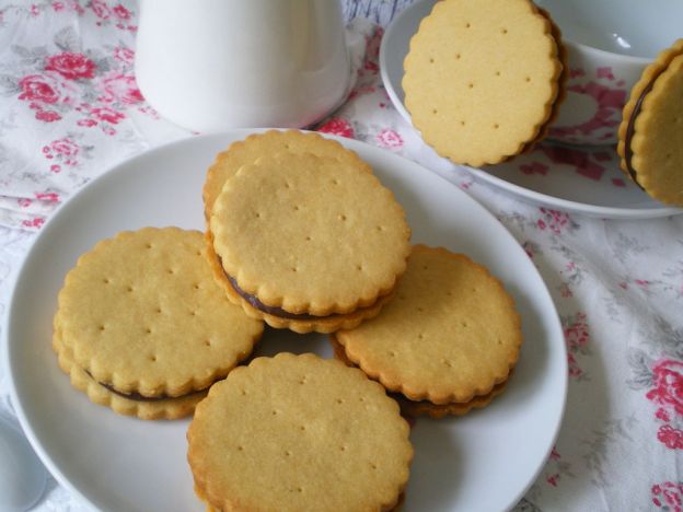 GALLETAS SÁNDWICH CON CHOCOLATE