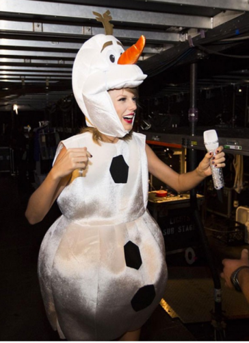 8.- taylor swift como olaf