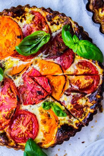 Tarta de tomate con queso azul