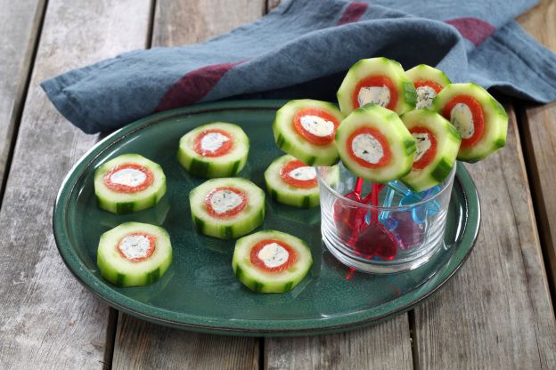 Rollitos de pepino rellenos de queso