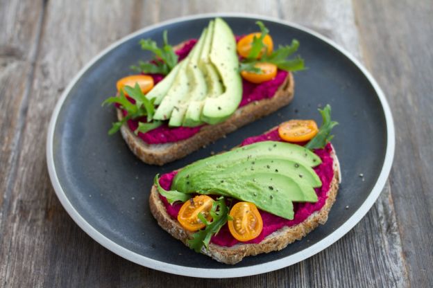 Tostadas con grasas saludables