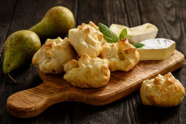 Empanadas de pera y camembert