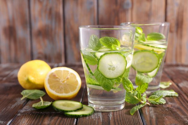 5.- Bebe un vaso de agua antes de cada comida