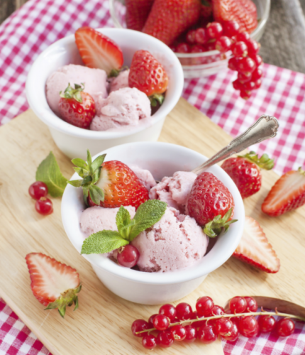 Fresas con helado casero