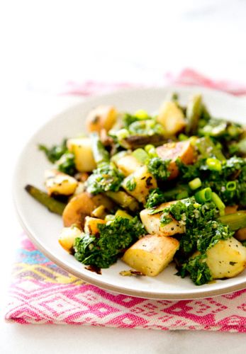 Guiso de boniato y espárragos con chimichurri