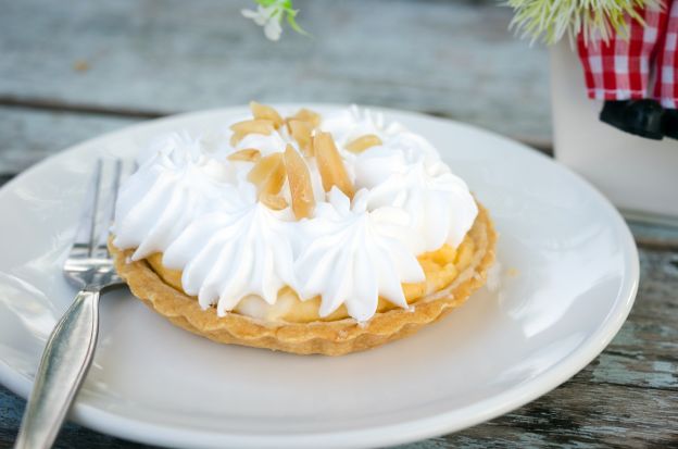 Tarta con crema chantilly