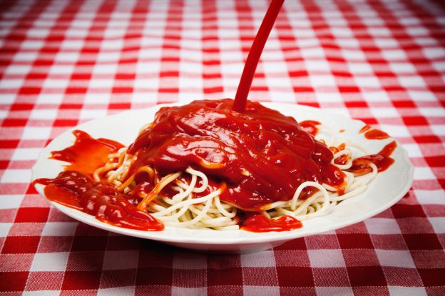 1. Ponerle ketchup a la pasta