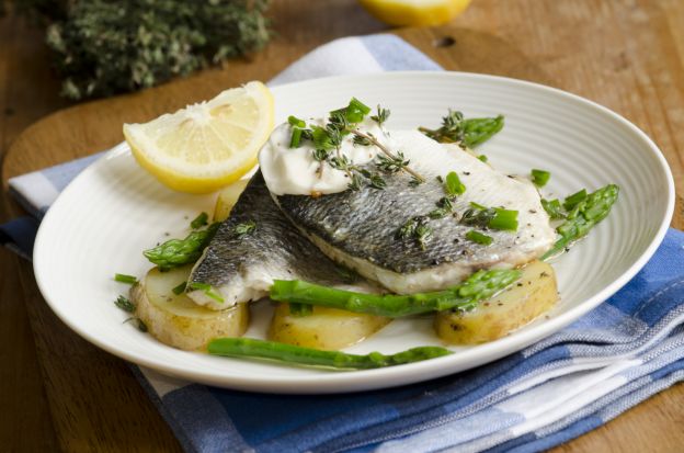 Pescado blanco con empanada