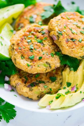 tortitas de salmón con aguacate