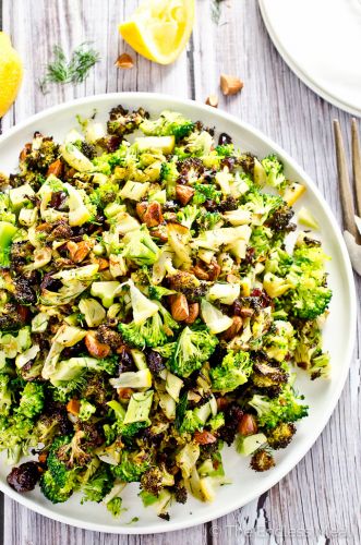 Ensalada de brócoli rostizado con limón y almendras