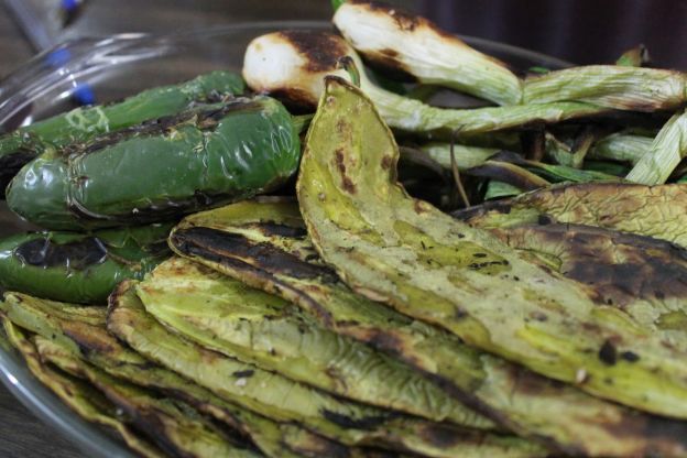 tacos de nopales asados