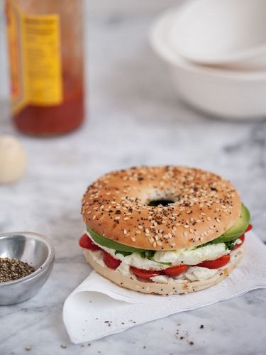 Sándwich de huevo y verduras al microondas