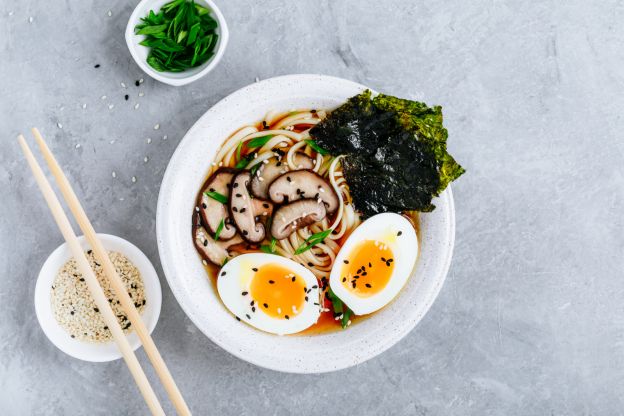 Ramen con algas Nori y sésamo