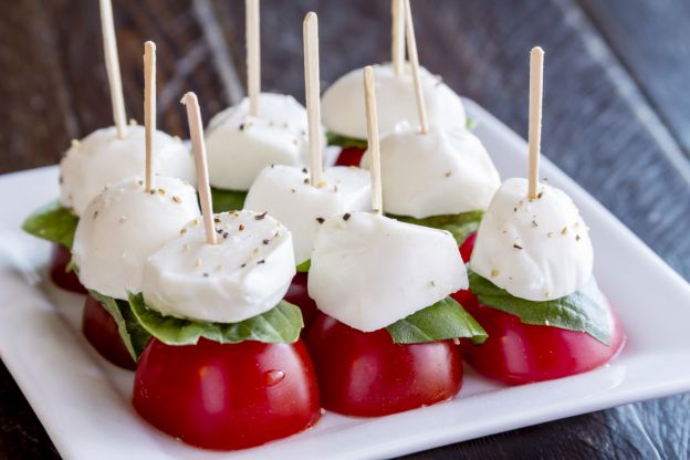 Brochetas de mozzarella