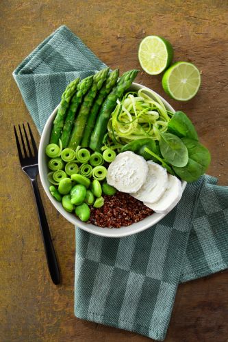 Bowl verde con queso de cabra