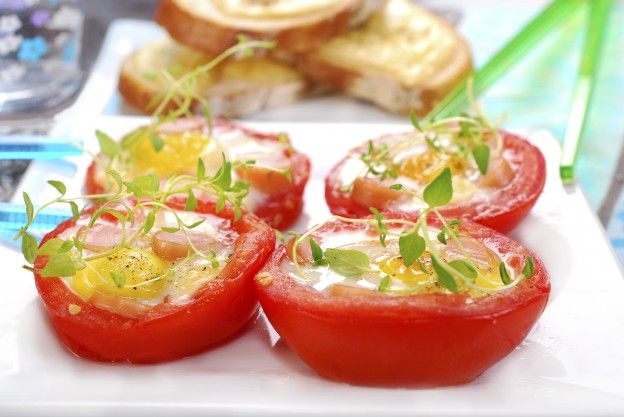 Tomates rellenos de huevo