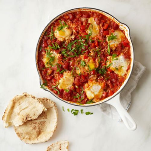 Shakshuka (huevos cocidos en una salsa de tomate picante)