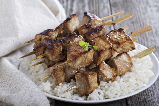 Brochetas de pollo con salsa de soja