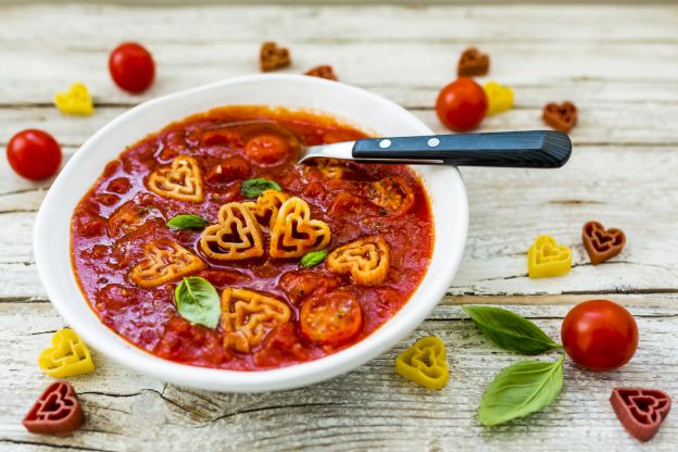 Sopa de tomate con pasta