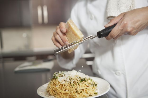 Spaghetti con queso y pimienta