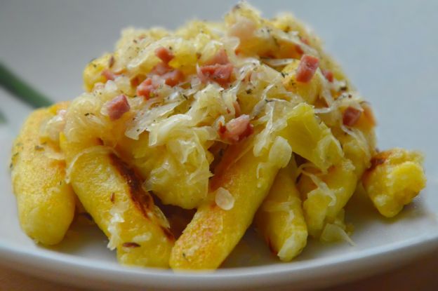 Pasta con chucrut y bacon