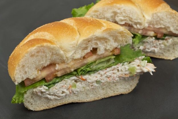 23. Sándwich de surimi