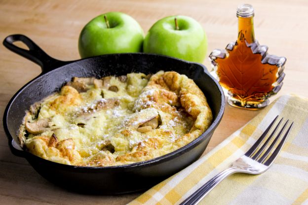 Tarta de manzana en la sartén